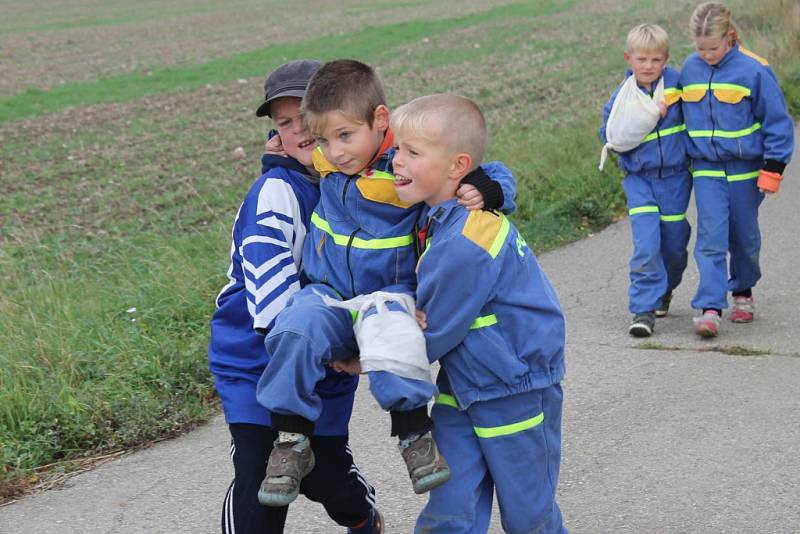 BRANNÝ ZÁVOD  se skládá u  dětí  z disciplín střelba ze vzduchovky,  topografie, uzlování, první pomoc, požární ochrana a překonání překážky po laně. Dorostenci mají navíc i šplh, vodní příkop a optickou signalizaci. 