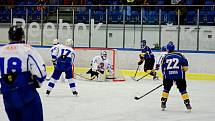 Hokejisté HC Vajgar v premiérovém utkání krajské ligy utrpěli na domácím stadionu porážku 2:3 s béčkem Tábora.