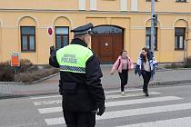 Na pořádek v ulicích Kardašovy Řečice opět dohlíží strážník městské policie.
