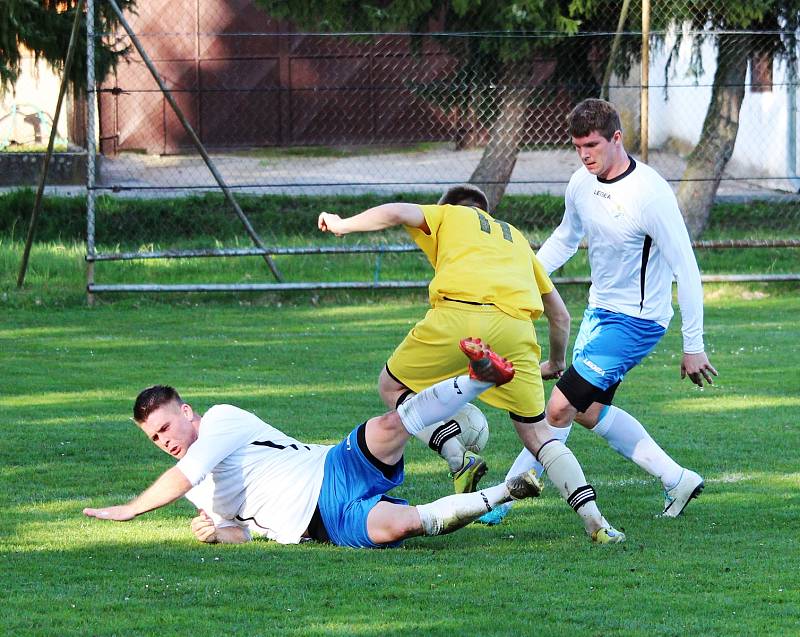 Fotbalisté Buku porazili v 17. kole okresního přeboru Staré Hobzí 2:0.