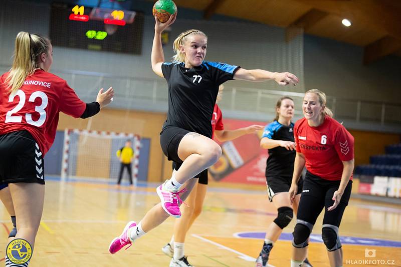 Jindřichohradecké házenkářky ve 2. kole I. ligy doma prohrály s Kunovicemi 38:40.