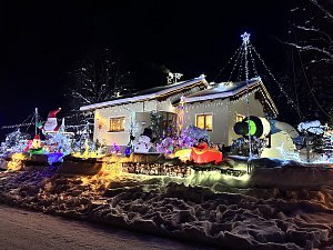 Návštěvníci nazdobeného domu ochutnají atmosféru amerických Vánoc. Mohou navíc přispět na dobrou věc.
