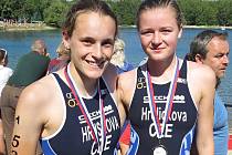 Úspěšné české reprezentantky na ME v aquatlonu. Alžběta Hrušková (vlevo) vybojovala mezi juniorkami stříbro, hradecká Anna Hrdličková obsadila páté místo.