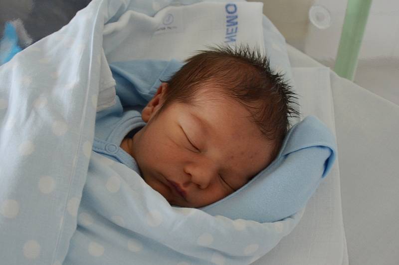 Do Neznašova odjel s rodiči Lindou Blechovou s Janem Říhou novorozený Tom Říha. Narodil se 8. 2. 2022 ve 4.54 h. Jeho porodní váha byla 3,15 kg.