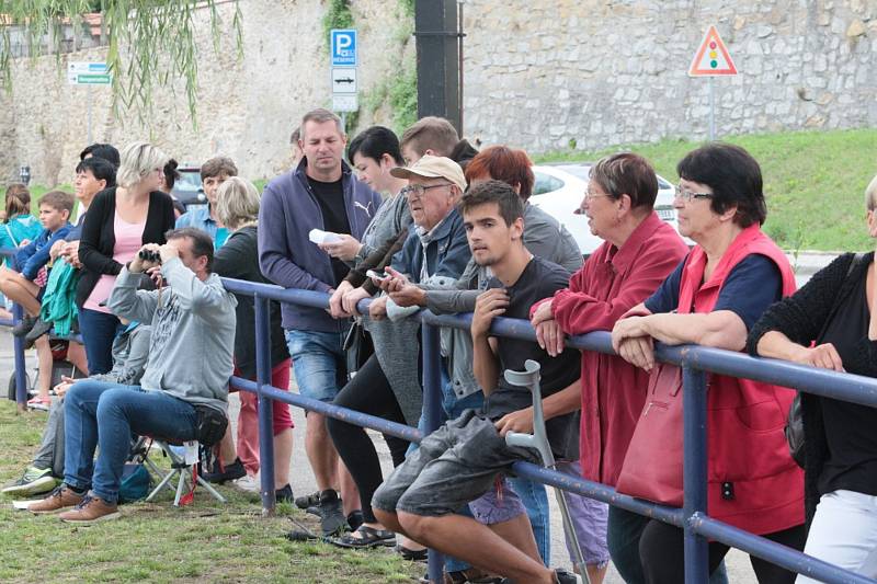 Na rybníku Vajgar se utkali veslaři.