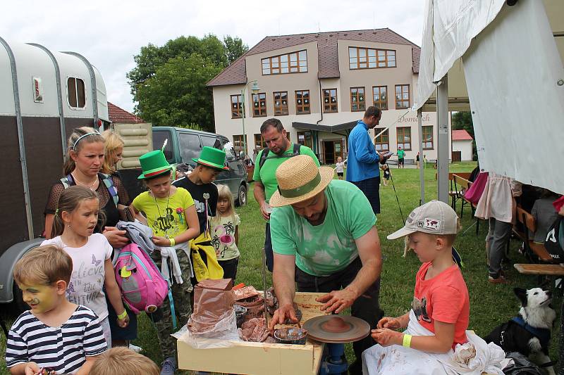 Do Chlumu u Třeboně se opět sjeli vodníci a baví nejen děti.