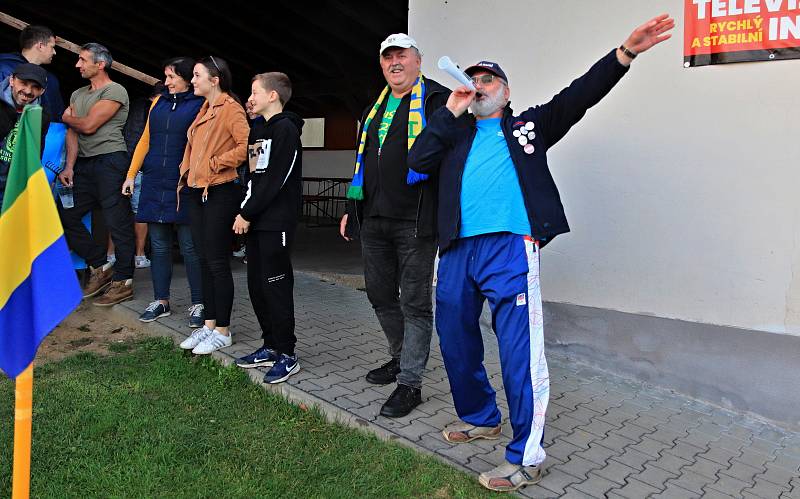 Fotbalisté Třebětic (v zelenožlutém) ve šlágru 11. kola I. A třídy porazili táborský Meteor 2:0 a uhájili vedoucí příčku tabulky skupiny B.