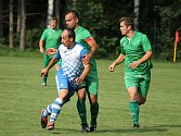 V úvodním kole I. B třídy fotbalisté Studené (v modrobílém kanonýr Libor Dvořák) na svém stadionu porazili Lomnici 5:2.