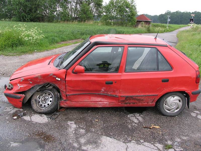 Srážka dvou aut v Lomnici nad Lužnicí.