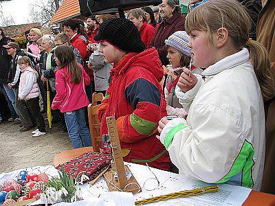 Velikonoční trh Proutku v Plasné. 