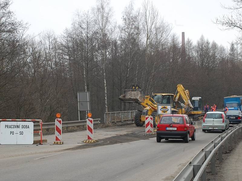 Začala rekonstrukce druhé poloviny mostu přes Hamerský potok v Jindřichově Hradci. 