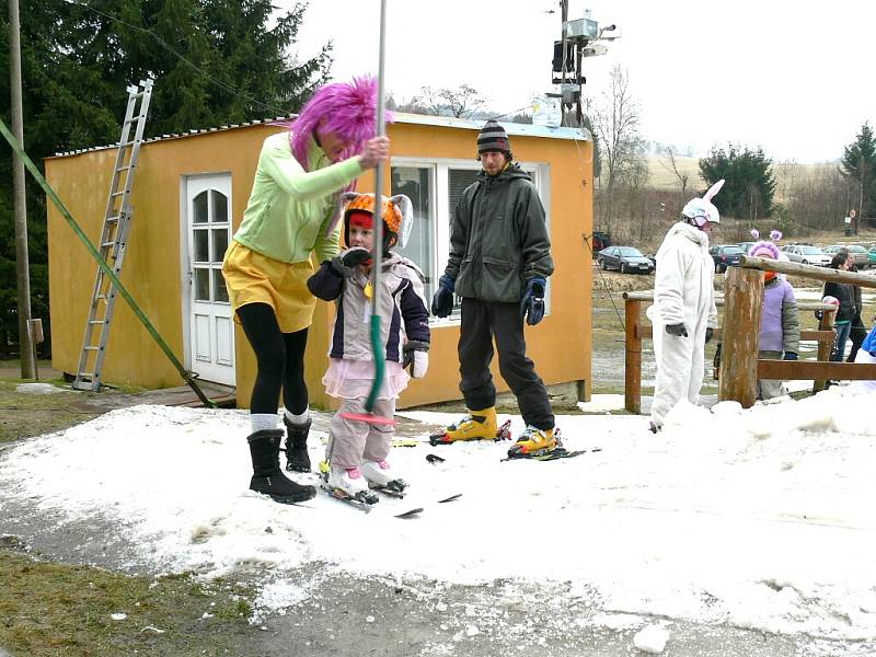 Maškarní karneval na sjezdovce v N. Bystřici. 