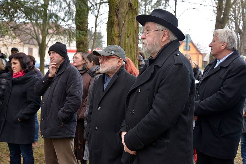 V Suchdole nad Lužnicí odhalili památník připomínající židovské oběti války.