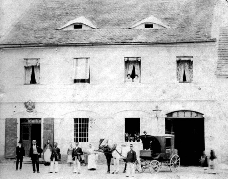 První pošta v Deštné z roku 1870.