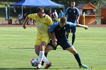 Jindřichohradečtí fotbalisté (v modrém) v úvodním kole KP porazili Protivín 5:3.