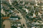 Povodně na Moravě v roce 1997 objektivem Deníku. Litovel, kde pomáhali při evakuaci obyvatel i jindřichohradečtí záchranáři.