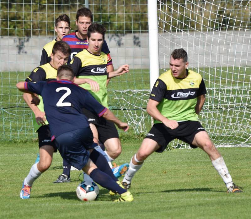 Jindřichohradečtí fotbalisté v 7. kole KP nadělili Oseku na jeho hřišti pět gólů.