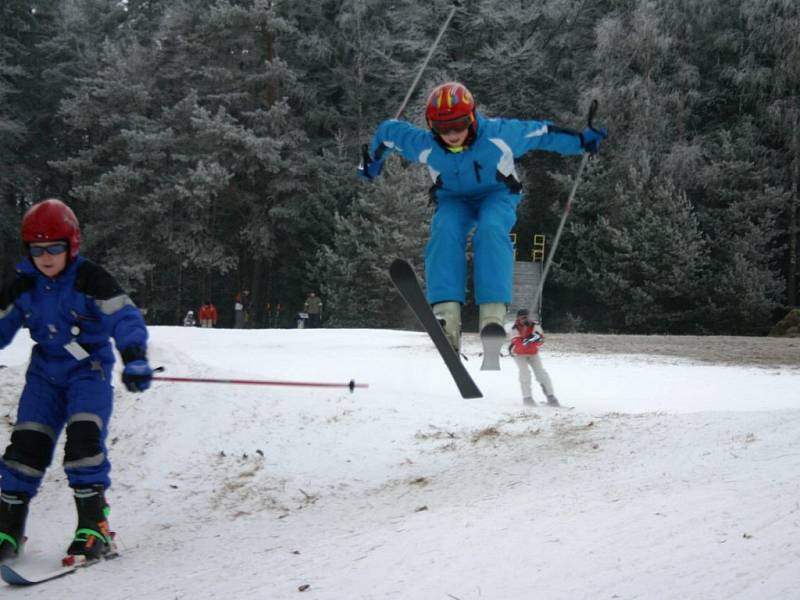 Na sjezdovce v Horní Radouni bylo na Silvestra živo.