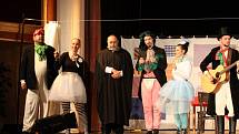 Členové jindřichohradecké divadelní společnosti Jablonský v této sezoně hrají představení s názvem Goldoniáda.
