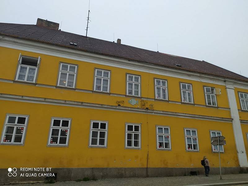 Azylový dům Rybka ve Studené slouží jako útočiště pro rodiny s dětmi. Má kapacitu 35 klientů.