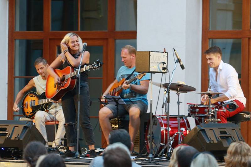 Hradečáci si užili dvojkoncert Pavla Jarčevského a Pensée.