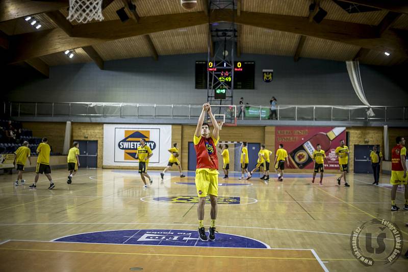 Jindřichohradečtí basketbalisté porazili v atraktivním prvoligovém derby Písek 95:86.