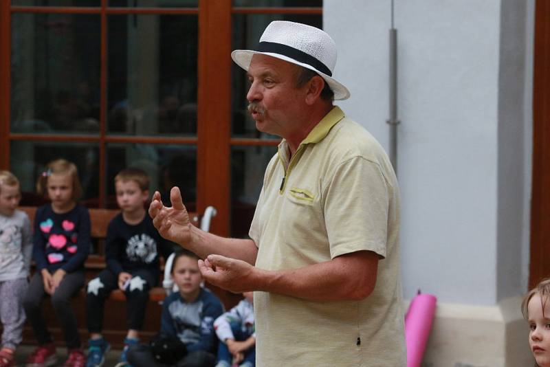 Vystoupení skupiny IYASA bavilo návštěvníky muzea fotografie v Hradci.