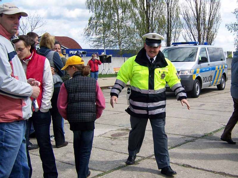 Vydařená sobota v požární stanici v Jindřichově Hradci byla plná ukázek z práce hasičů, policistů a záchranářů.