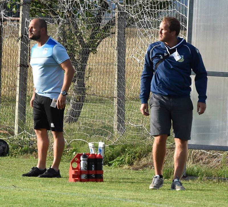 Fotbalisté Nové Včelnice vstoupili v roli nováčka krajského přeboru do sezony porážkou 0:2 v Oseku.