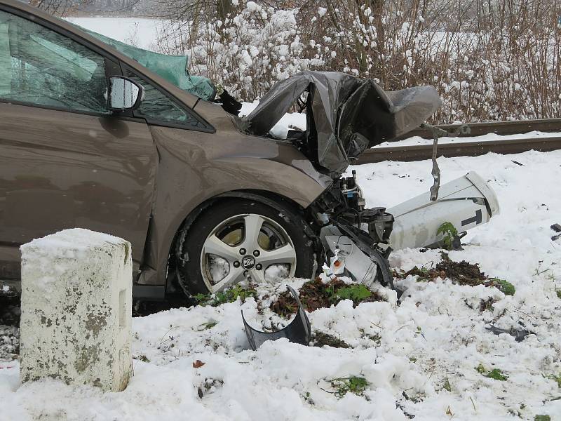 Ke kolizi lokomotivy a osobního vlaku došlo v Kardašově Řečici na přejezdu směrem na Višňovou v pondělí 29. listopadu před polednem.