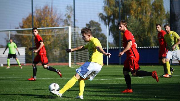 Jindřichohradeckým fotbalistům se v divizi momentálně velice daří. Nováček soutěže zvítězil počtvrté za sebou, když si poradil s Dobříší 3:1.