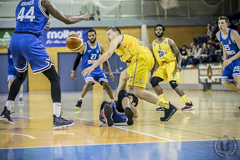 Jindřichohradečtí basketbalisté podlehli v prvním kole nadstavby USK Praha 70:73.