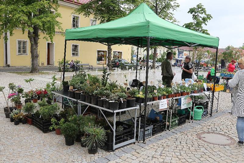 První "farmářské" trhy roku 2018 v Hradci.