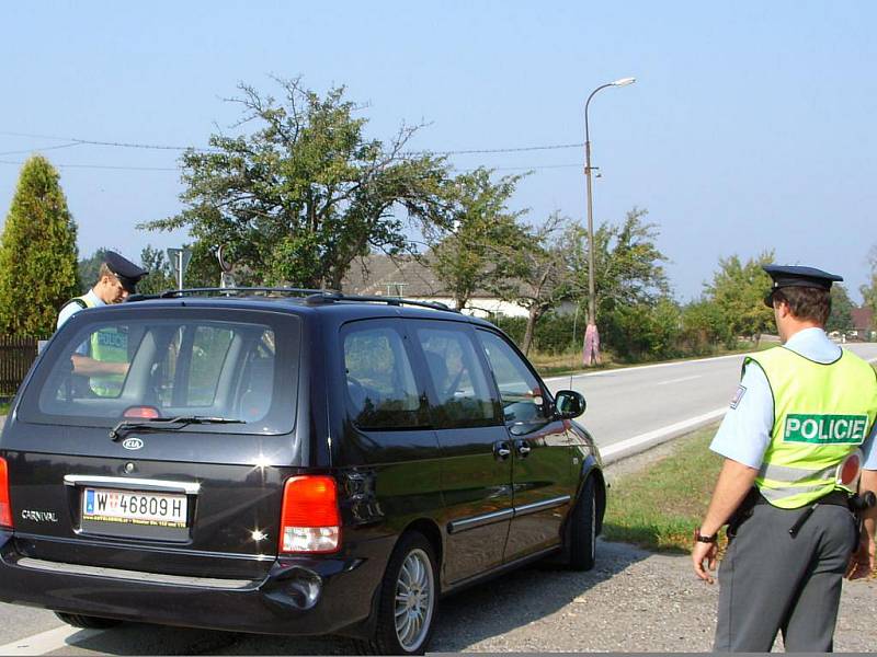 Při své službě se suchdolští policisté vzhledem k blízkosti hranic často setkávají s cizinci.