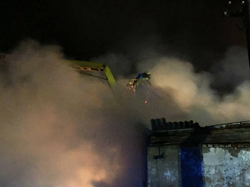U sobotního požáru na Jindřichohradecku byl vyhlášen druhý stupeň požárního poplachu. Na jeho hašení se podílelo šest jednotek hasičů.