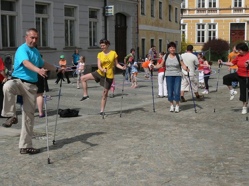 Ve Slavonicích má akce Nordic Walking Tour každoročně mnoho účastníků.