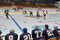 V prvním přípravném utkání před startem krajské ligy vyhráli hokejoví Střelci v Pelhřimově 6:5 v prodloužení.