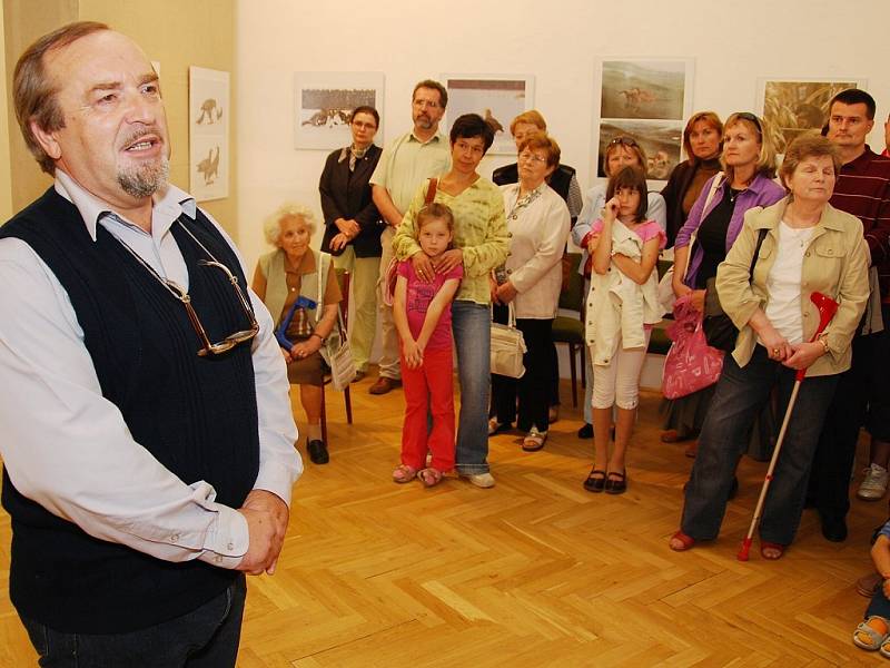 Výstava k 30. výročí CHKO Třeboňsko nabízí fotografie autorů Josefa Hláska (vlevo) a Jana Ševčíka. 