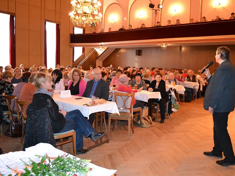 Ve čtvrtek odpoledne se v sále KD Střelnice Jindřichův Hradec slavil Mezinárodní den žen.