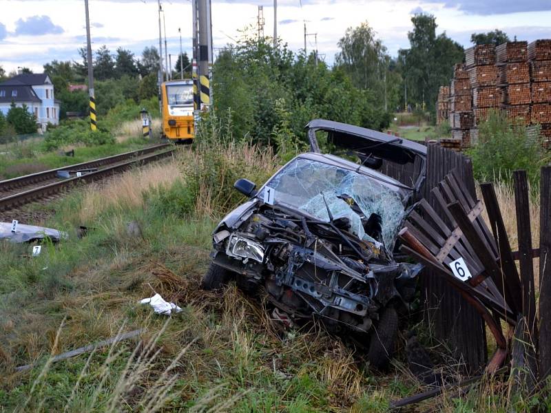 Na železničním přejezdu v Kardašově Řečici se střetlo osobní auto s osobním vlakem. Zraněného řidiče odvezla záchranka. 