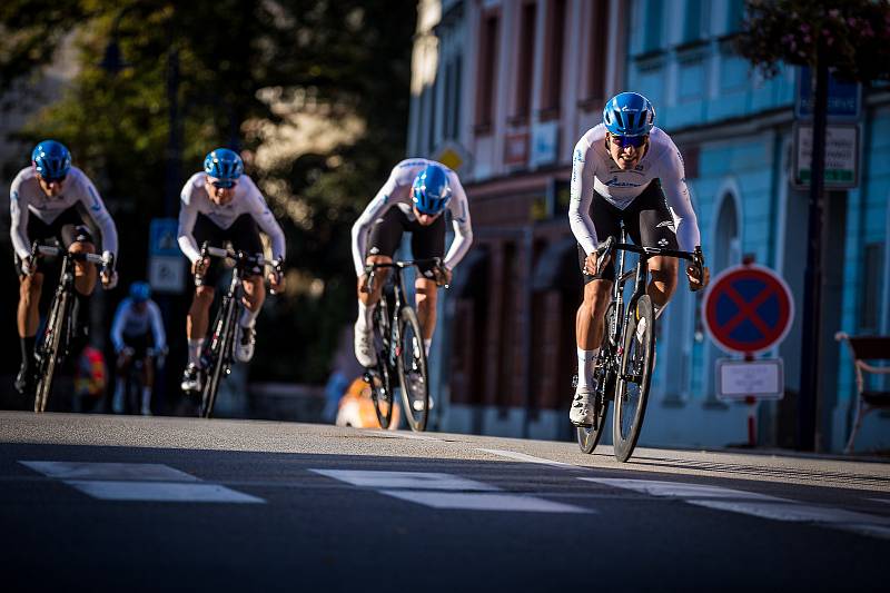 Závod Okolo jižních Čech zavedl cyklisty do řady míst regionu.