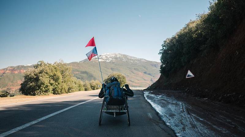 Říkají si 3Hanbikes. Cestují světem na handbicích a pak o svých cestách vyprávějí posluchačům.