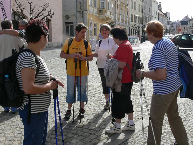 Ve Slavonicích má akce Nordic Walking Tour každoročně mnoho účastníků.