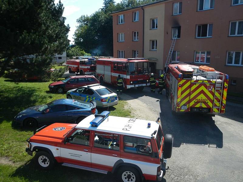 Ve čtvrtek zachvátil požár byt v Chlumu u Třeboně, jeho majitel byl zraněn.