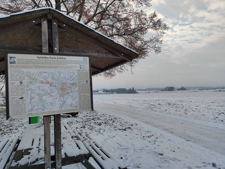 Zvěřinova vyhlídka u Jindřichova Hradce, pohled na letiště a Děbolín.