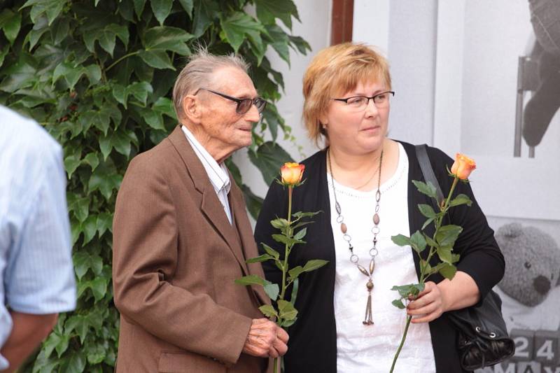 V muzeu fotografie v Jindřichově Hradci je k vidění výstava Skleněné rozhovory.