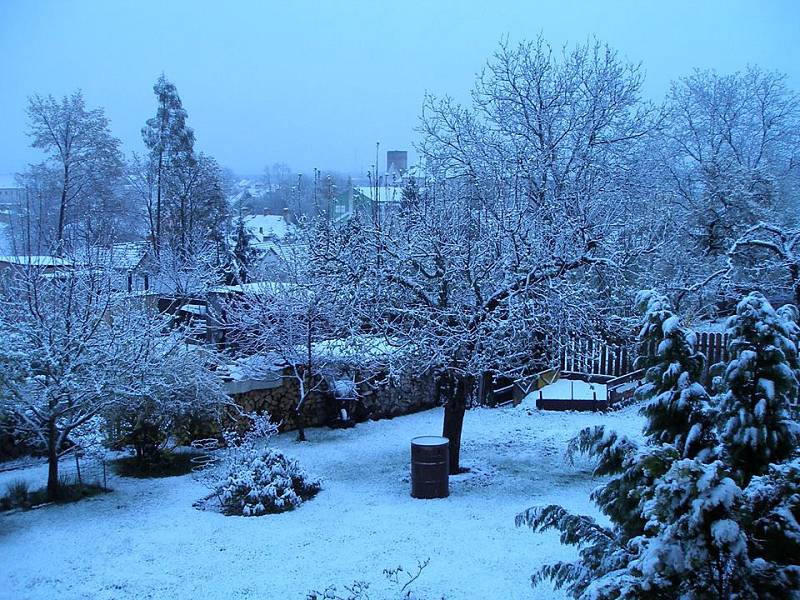 Sněžení se 28. dubna nevyhnulo ani Jindřichovu Hradci.