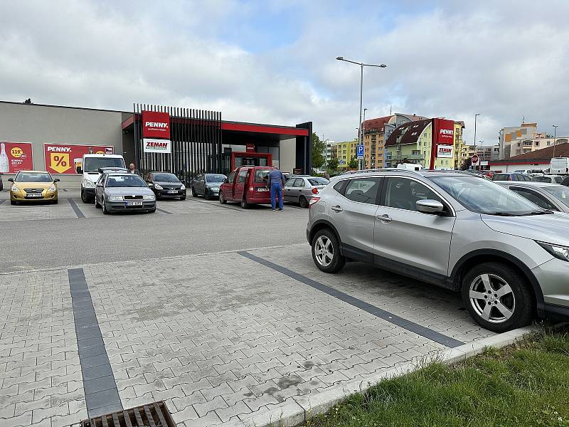 Jindřichohradecký Penny Market má nejširší parkovací místa.