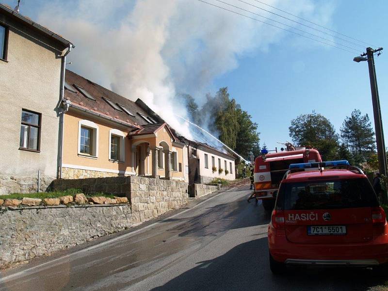 Požár domu v Kunžaku.