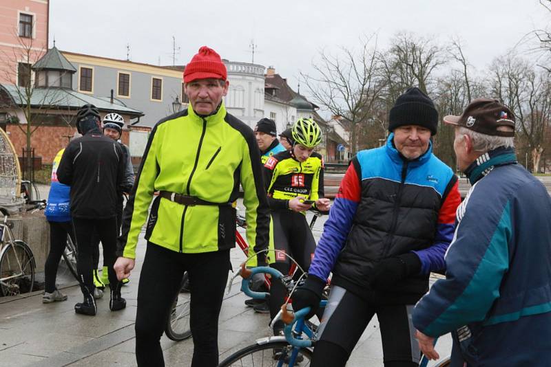 Příznivci jindřichohradecké cyklistiky uvítali nový rok tradiční vyjížďkou.